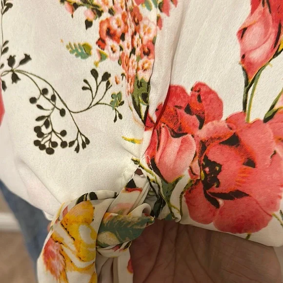 Cream and Pink Tie Front Blouse with Relaxed Fit size M box 5 - Picture 4 of 8